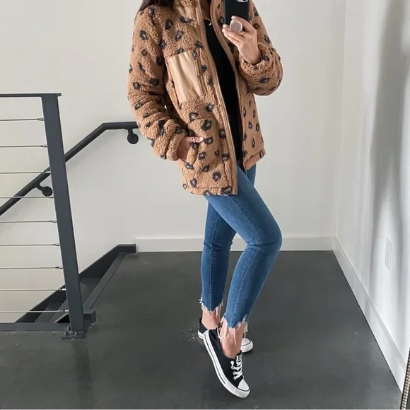 Abercrombie & Fitch Taupe Leopard Teddy Jacket - Picture 3 of 16